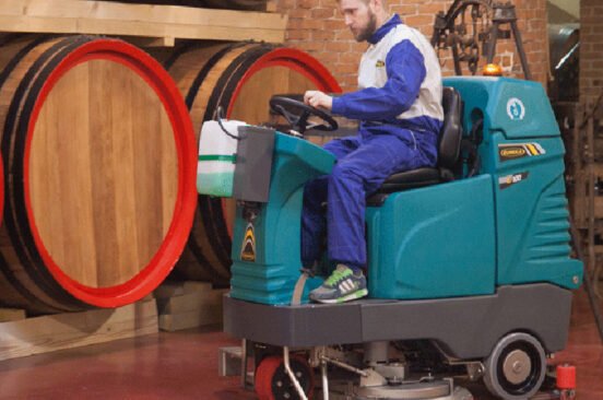 nav ASC Eureka E100 Sweeper with man 4