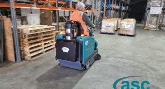 Ride on sweeper