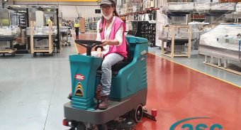 Ride-On Floor Scrubber Machine