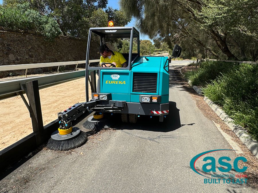 Large floor sweeper
